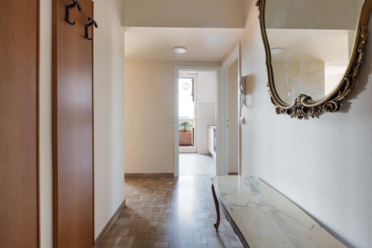Milano - Roomy Apartment 300 M From M3 Affori Fn! Екстериор снимка